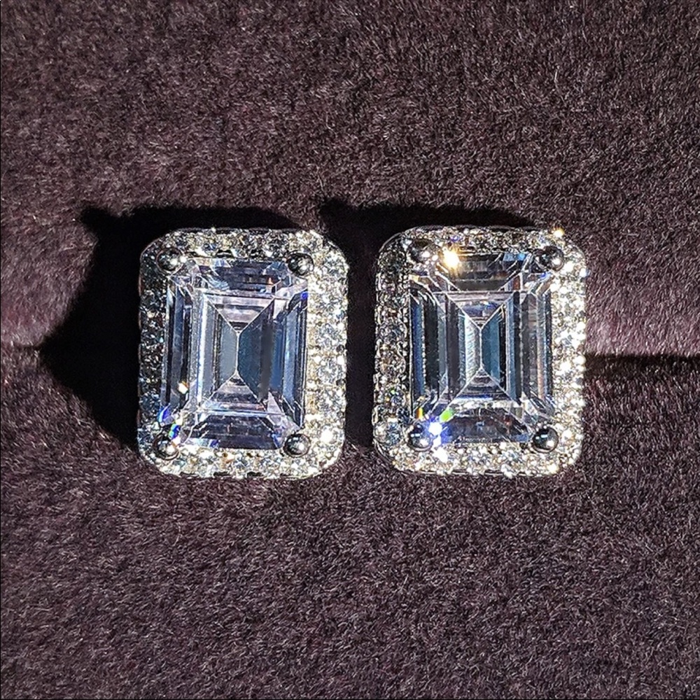New Women’s Silver Stylish Diamond Stud Earrings - Picture 3 of 6